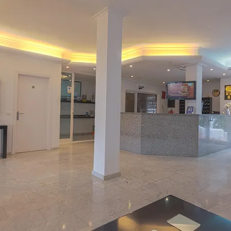 Camelina Aparthotel 3*